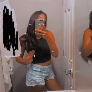 I’m selling this dark green cropped tank top it’s a little lose at the bottom